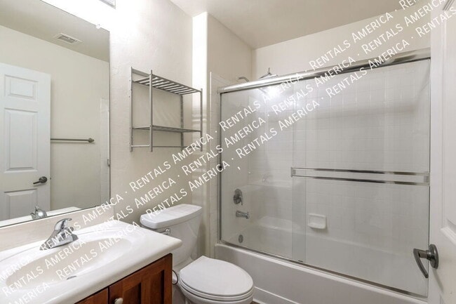 Building Photo - 14024 E Fairway Bluff Ct