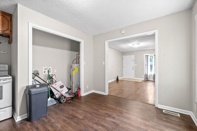 Building Photo - 135 E St