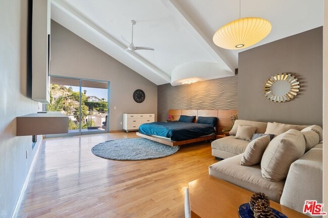 Building Photo - 8614 Hollywood Blvd