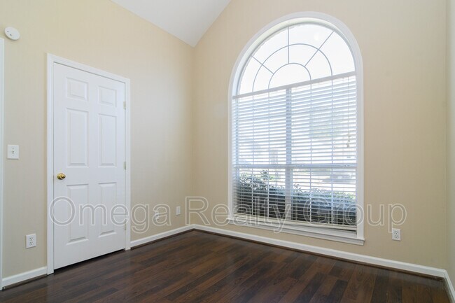 Building Photo - 503 Enclave Cir
