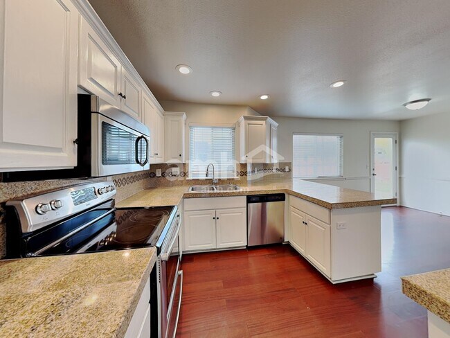 Building Photo - 11060 W Halstead Ct