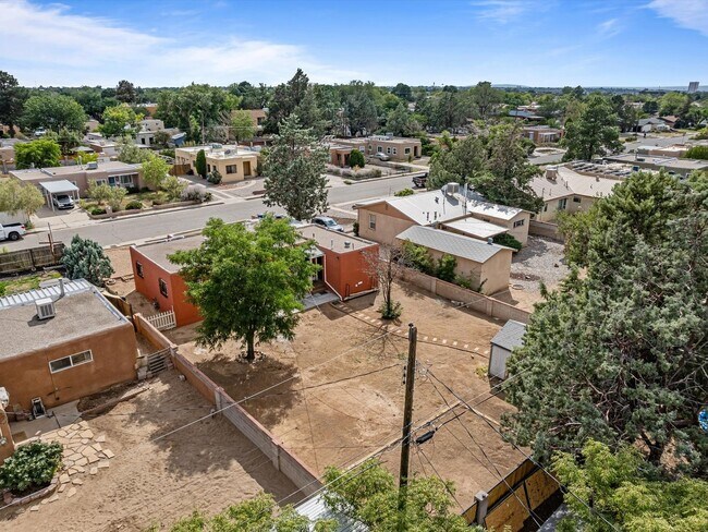 Building Photo - Unfurnished | 2 Bed / 1 Bath | NE Albuquer...