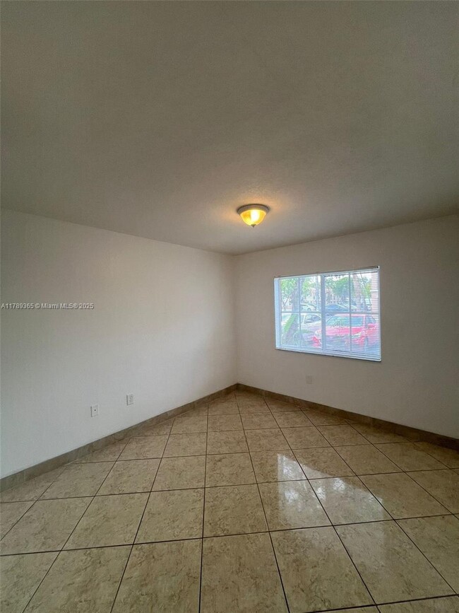 Building Photo - 1241 SE 29th St
