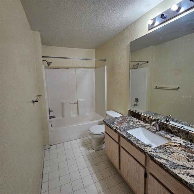Building Photo - 5483 Vineland Rd