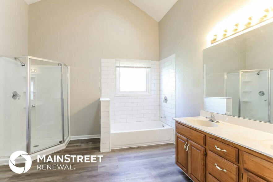 Building Photo - 4520 NE Webster Dr