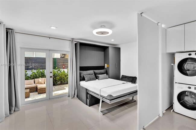 Building Photo - 1002 10th St