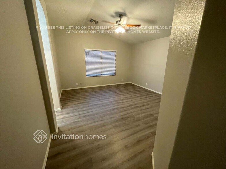 Building Photo - 10728 E Enid Ave