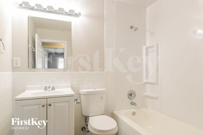 Building Photo - 2288 Kingsford Dr