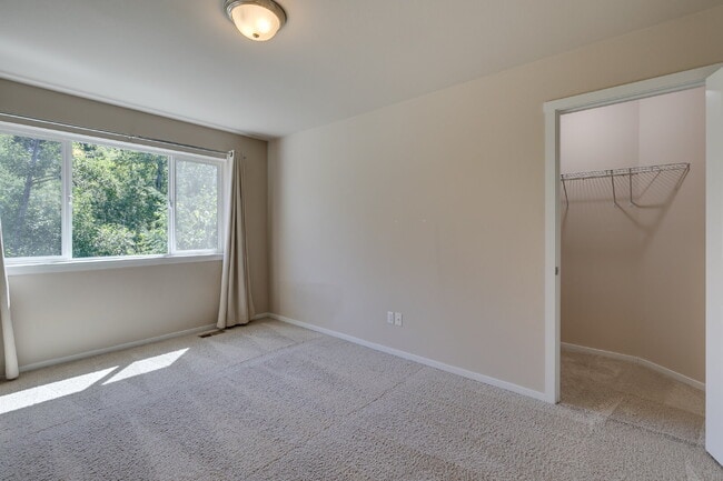 Building Photo - Luxury Home in Kenmore / Bothell!