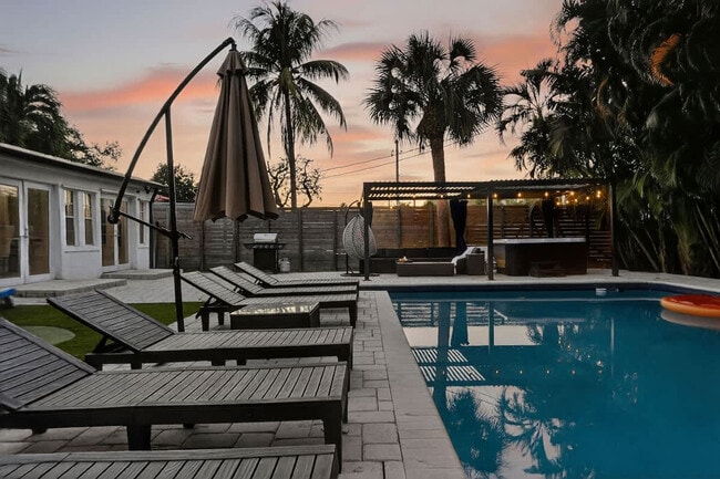 Building Photo - 2423 NE 202nd St