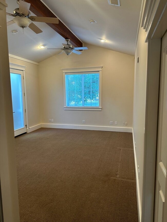 Building Photo - Buena Vista Rancher 4 bed /3 bath - Excell...
