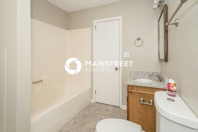 Building Photo - 3 Bedroom Pet-Friendly Home in Birmingham, AL with Main Street Renewal