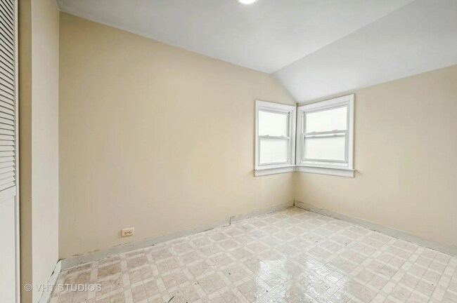 Building Photo - 2103 W Cuyler Ave
