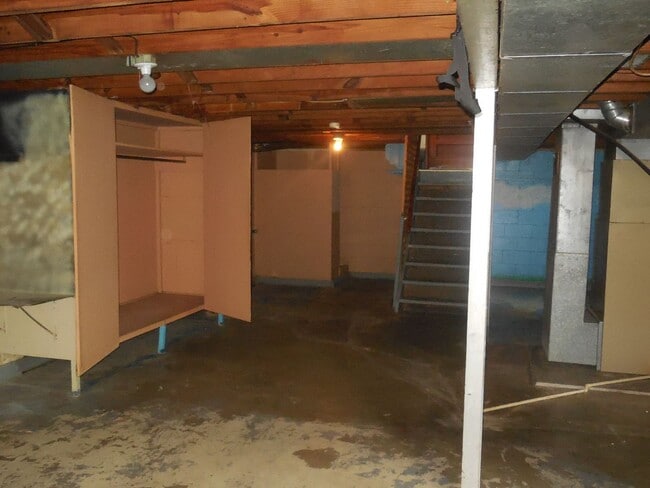 Building Photo - 2 Bedroom Home in Edwardsville!  Great Woo...