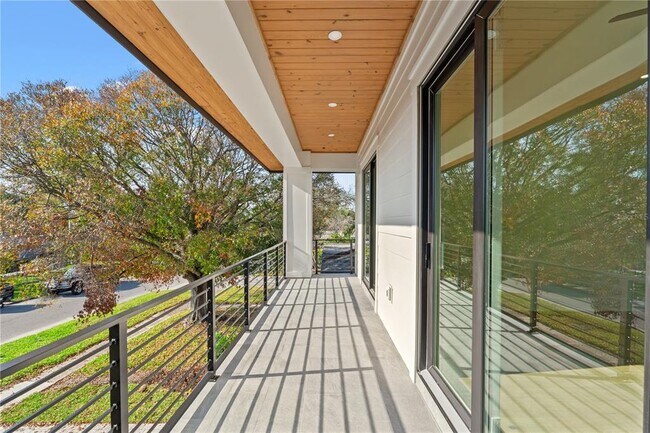 Building Photo - 531 Danube Ave