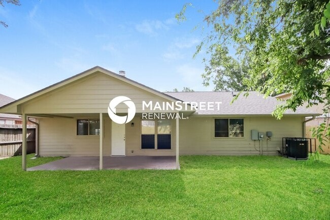 Building Photo - 3 Bedroom Pet-Friendly Home in Houston, TX with Main Street Renewal
