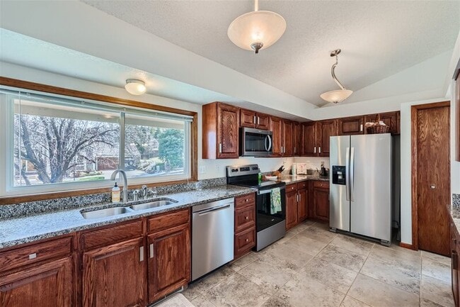 Building Photo - 1030 Popes Valley Dr