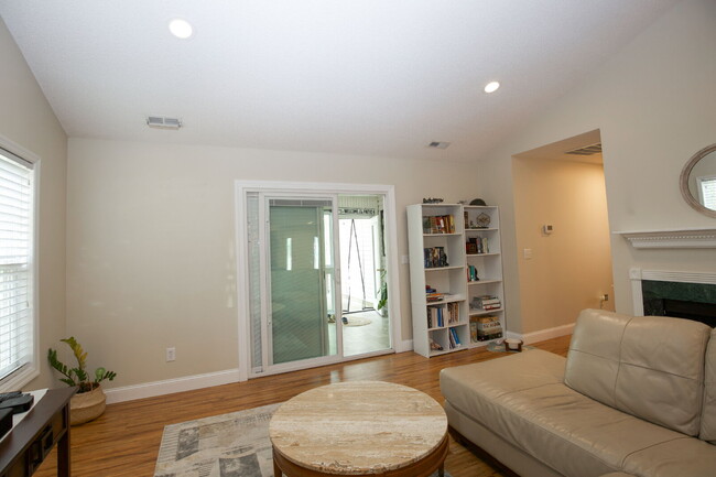 Building Photo - 225 Adams Cir