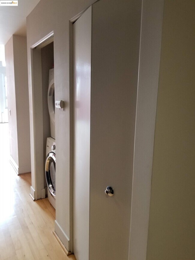 Building Photo - 311 Oak St