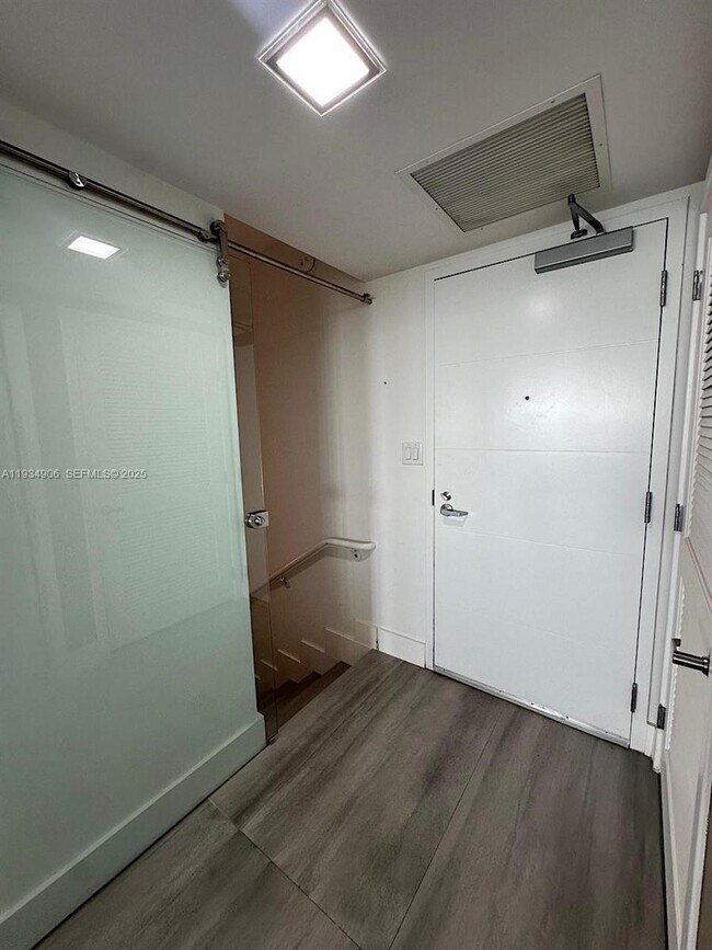 Building Photo - 400 Sunny Isles Blvd