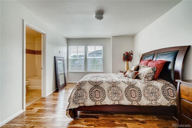 Building Photo - Beautiful 3 Bed, 3 Bath with a Loft Single Family Home in Meadows Neighborhood.