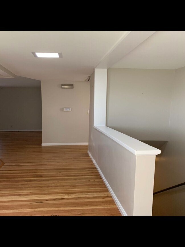 Building Photo - 550 E 250 N