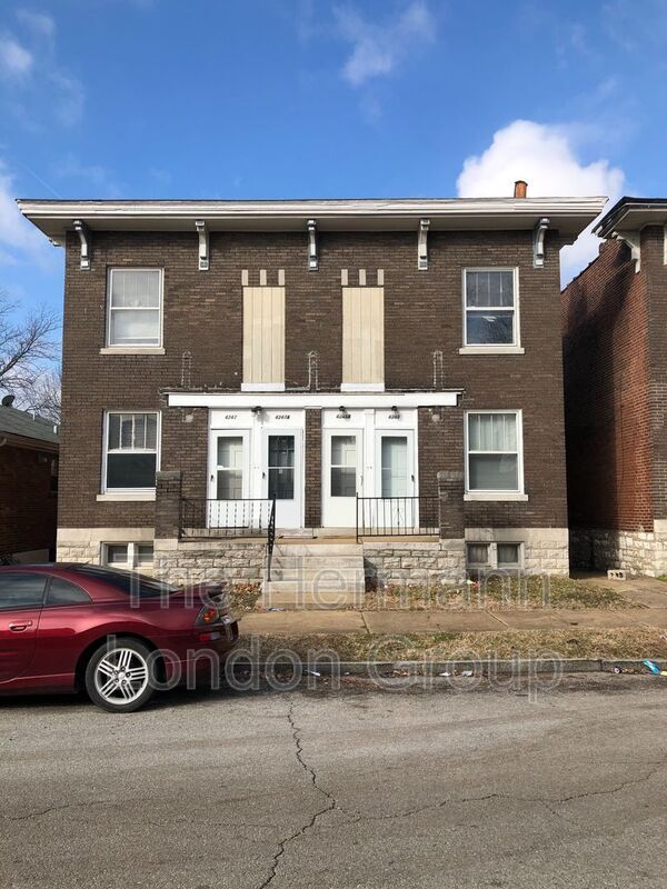 Building Photo - 4245-4247-4247 Iowa Ave