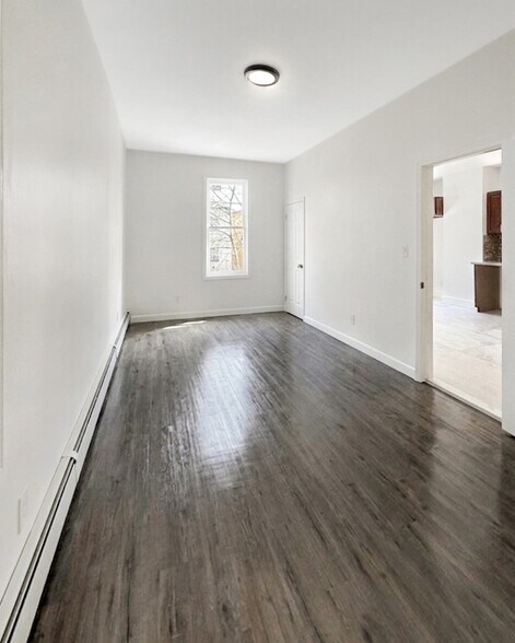 Building Photo - 132 Bayview Ave