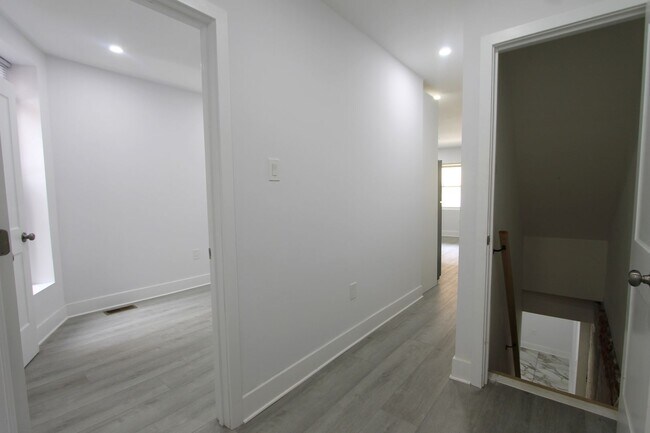 Building Photo - 103 E Coulter St