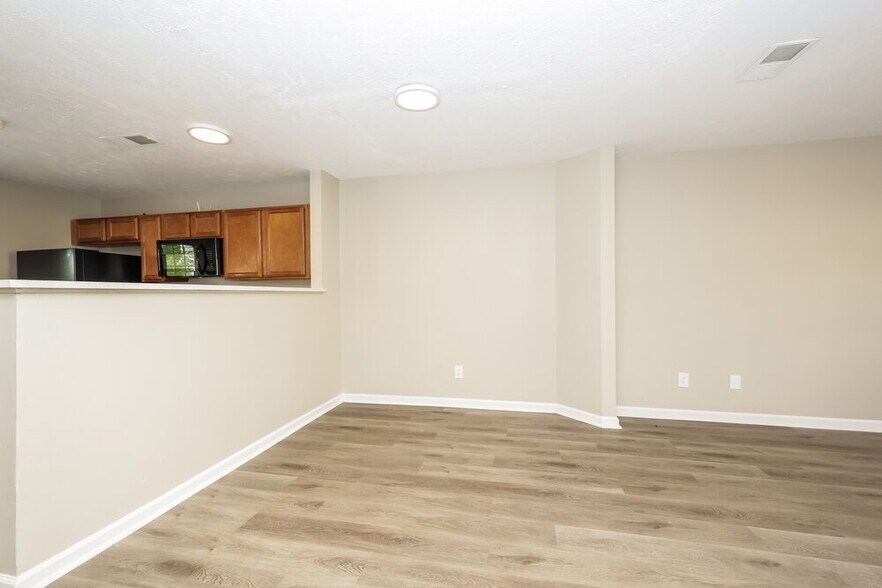 Building Photo - 8030 Logan Dr