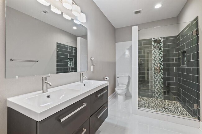 Building Photo - 5703 Eagle Cliff