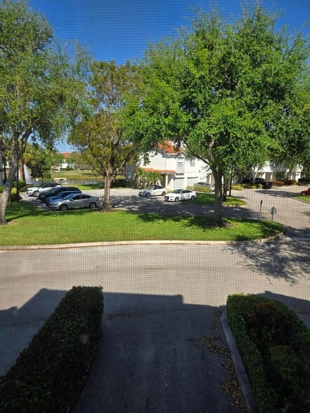 Building Photo - 2024 Alta Meadows Ln