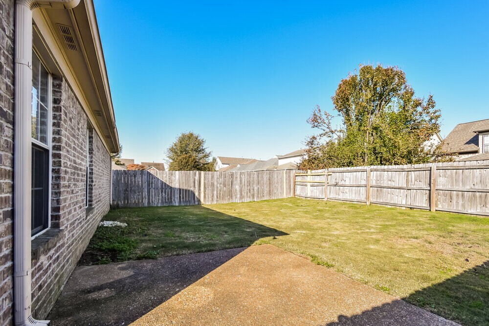 Building Photo - 7862 Fallstone Rd
