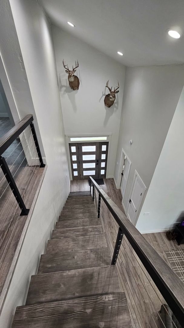 Building Photo - Fully furnished town home in Bigfork