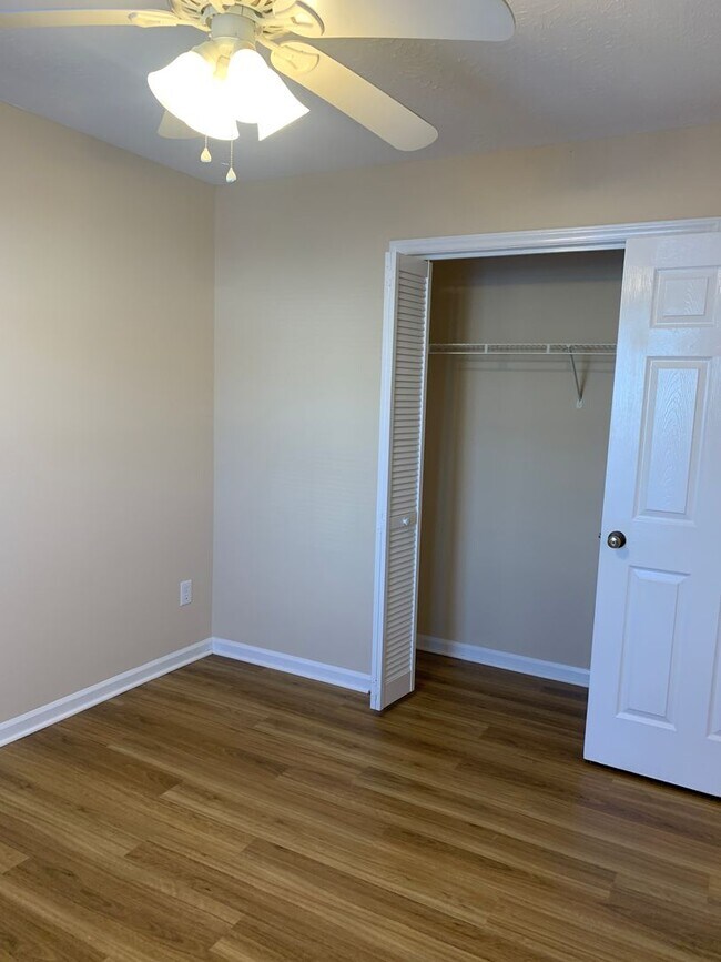 Building Photo - 2 Bedroom 2 Bath Townhouse Available Now on Jasmine Cove Way