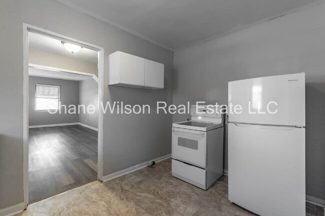 Building Photo - 2904 5th Ave