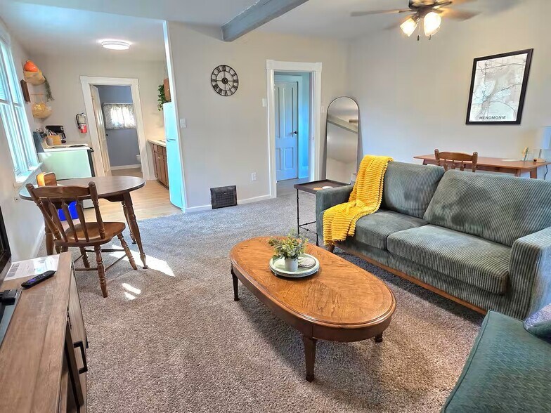 Building Photo - 1303 8th St E