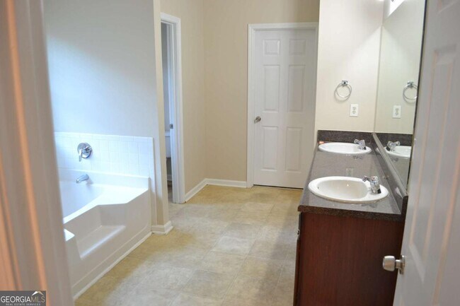 Building Photo - 6157 Red Top Loop