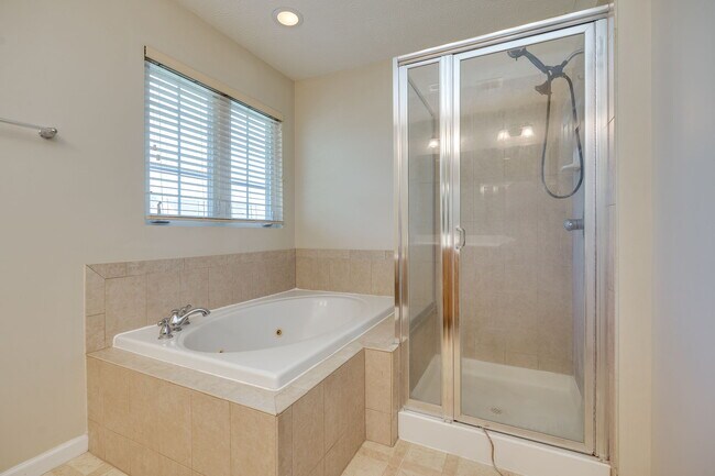 Building Photo - 3594 Armada Dr