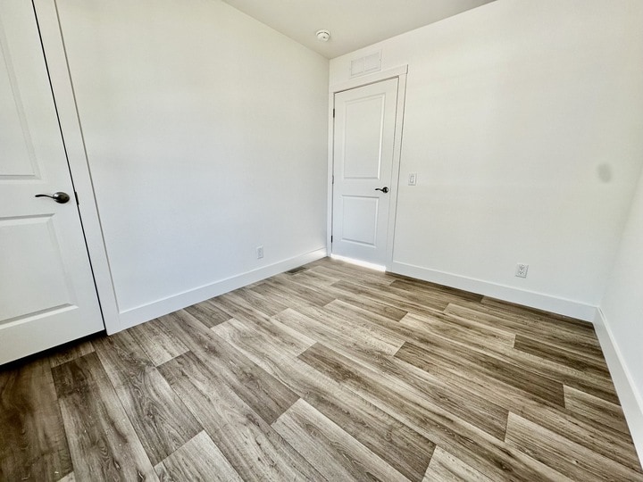 Building Photo - 29 Hartland St N