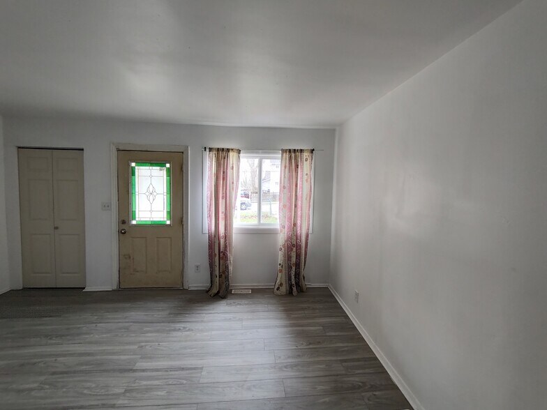 Building Photo - 161 N Ohio St