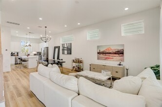 Building Photo - 2013 Cochran St