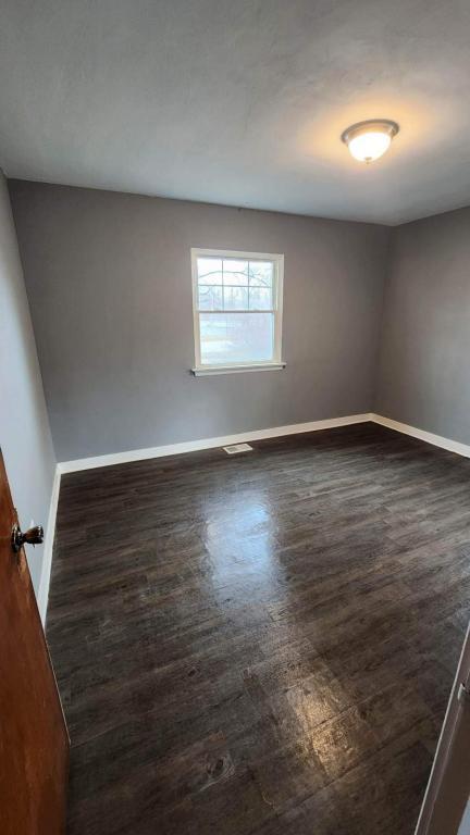 Building Photo - 1433 E 35th Ct