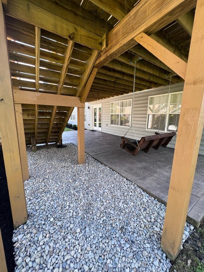 Building Photo - 212 Lakeside Dr