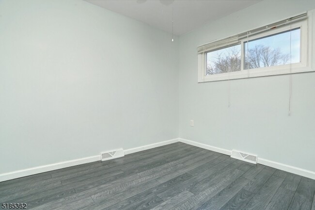 Building Photo - 26 Manito Ave