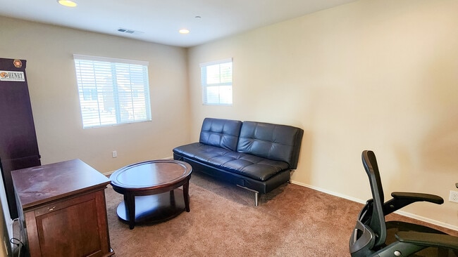 Building Photo - 34213 Parkside Dr