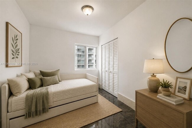 Building Photo - 1402 Brickell Bay Dr
