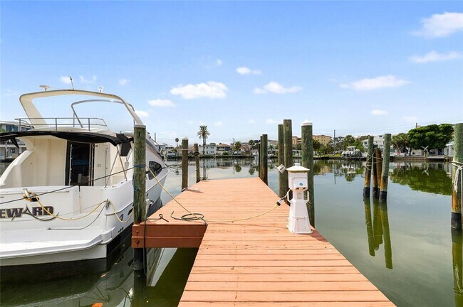 Building Photo - 231 E Madeira Ave