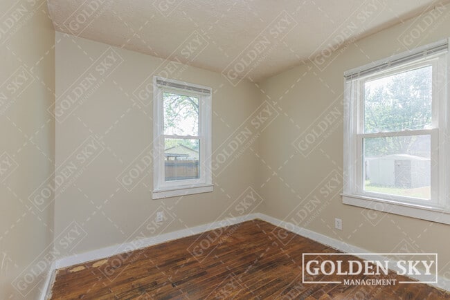 Building Photo - 609 N Waldemere Ave