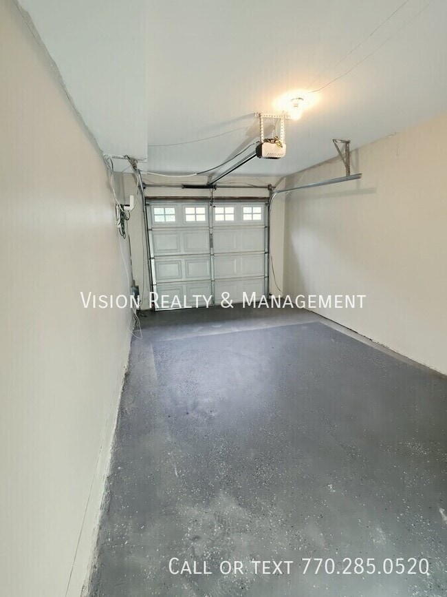 Building Photo - 5025 Brittany Dr
